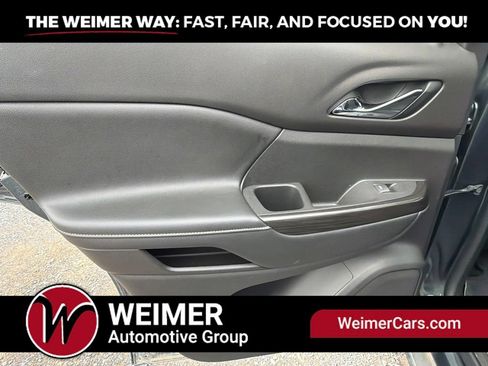 Used 2019 GMC Acadia SLT AWD/4WD image 16