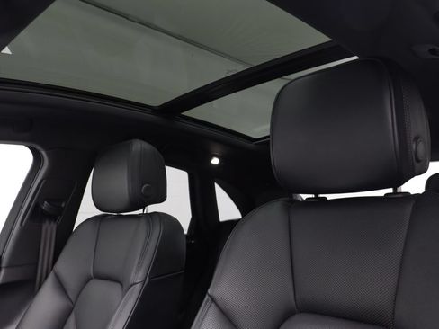 Used 2024 Porsche Macan AWD/4WD image 12