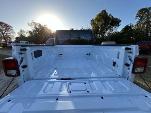 New 2026 Jeep Gladiator Sport image 12