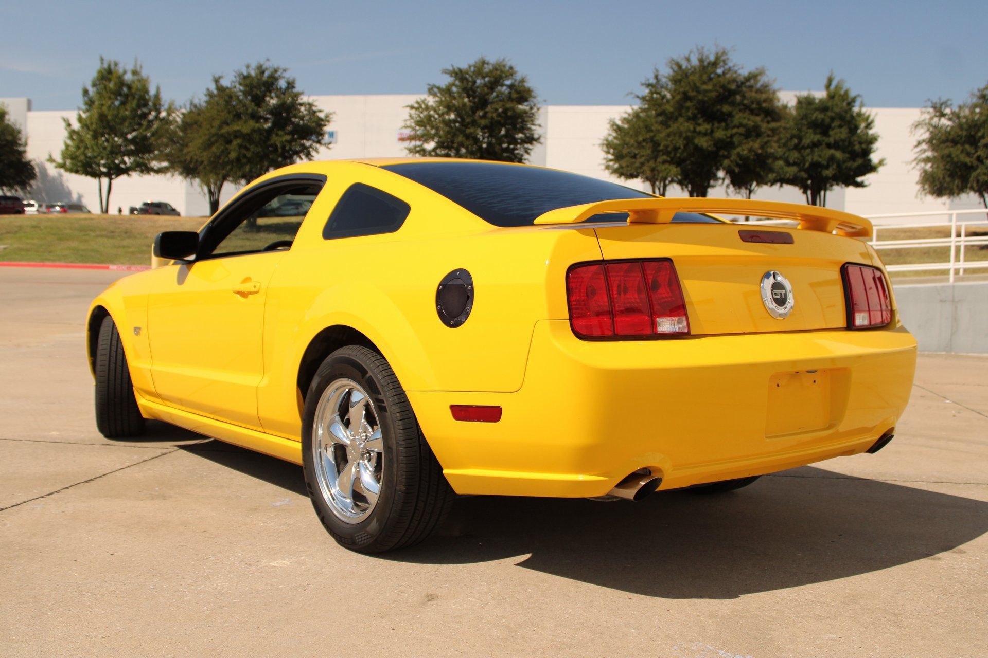 Used 2005 Ford Mustang GT RWD image 9