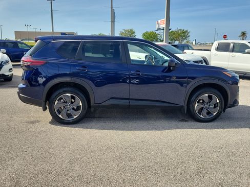 Certified 2024 Nissan Rogue SV FWD image 4