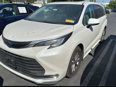 Used 2021 Toyota Sienna XLE