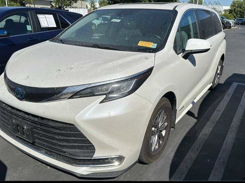 Used 2021 Toyota Sienna XLE AWD/4WD image 1