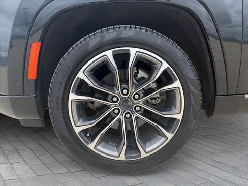 Used 2023 Jeep Grand Wagoneer Series III AWD/4WD image 9