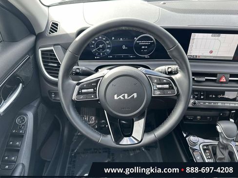 Certified 2025 Kia Seltos EX w/ EX Sunroof Package image 13