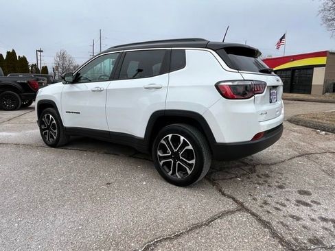 Used 2022 Jeep Compass Limited image 3