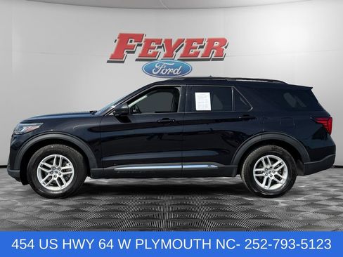 Certified 2025 Ford Explorer Active RWD image 2