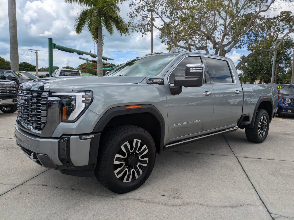 Used 2024 GMC Sierra 2500 Denali Ultimate AWD/4WD image 7