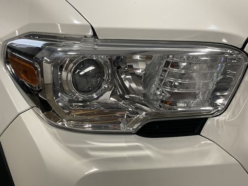 Used 2023 Toyota Tacoma w/ Trail Edition AWD/4WD image 12