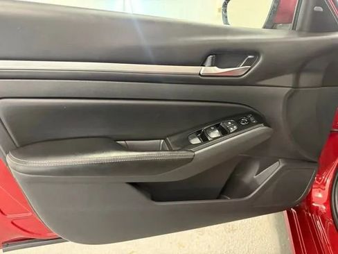 Used 2023 Nissan Altima 2.5 SV FWD image 12