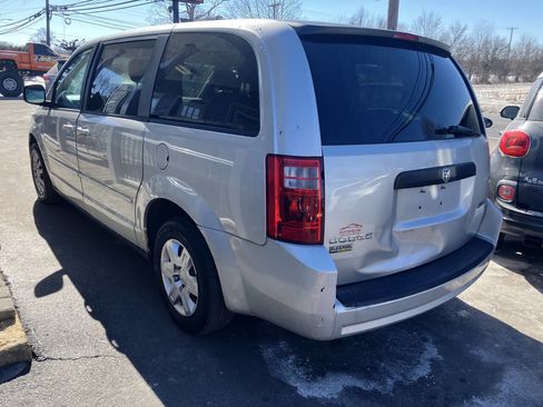 Used 2010 Dodge Grand Caravan SE image 9