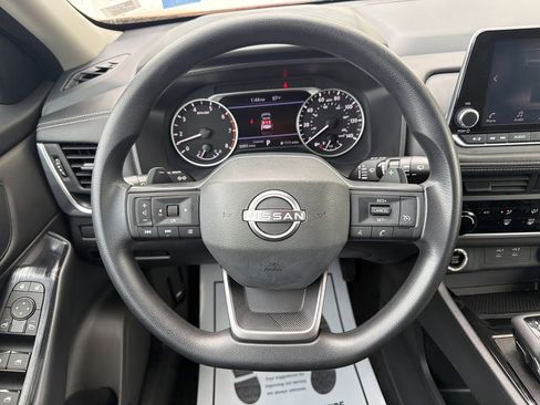 Used 2025 Nissan Rogue S FWD image 17