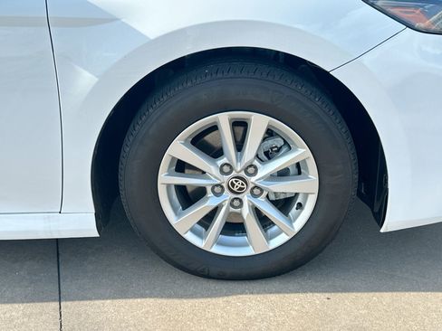 Used 2025 Toyota Camry LE FWD image 10