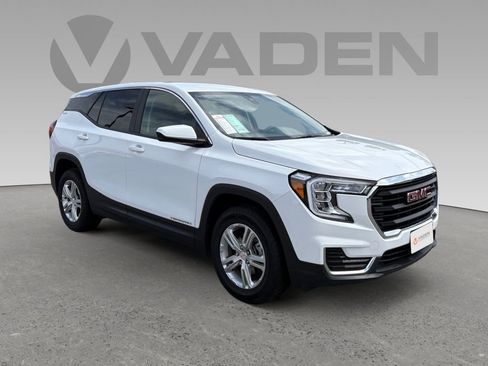 Used 2024 GMC Terrain SLE AWD/4WD image 1