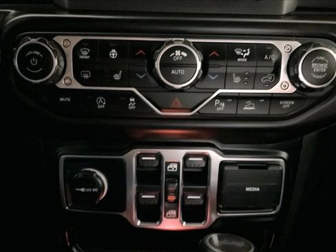 Used 2021 Jeep Wrangler Unlimited Sahara AWD/4WD image 32