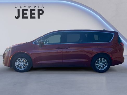 New 2026 Chrysler Pacifica Select image 2