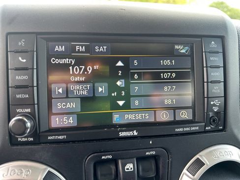 Used 2016 Jeep Wrangler Sahara w/ Connectivity Group AWD/4WD image 21