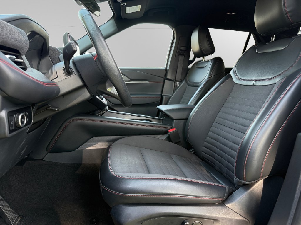 Certified 2025 Ford Explorer ST-Line w/ ST-Line Street Pack AWD/4WD image 9
