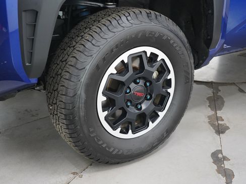 Used 2024 Toyota Tacoma TRD Off-Road image 29