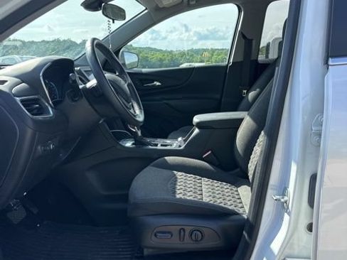 Used 2023 Chevrolet Equinox LT FWD image 4