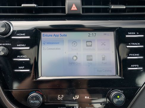 Used 2019 Toyota Camry SE w/ Convenience Package image 15