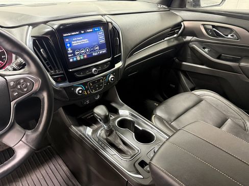 Used 2023 Chevrolet Traverse Premier image 12