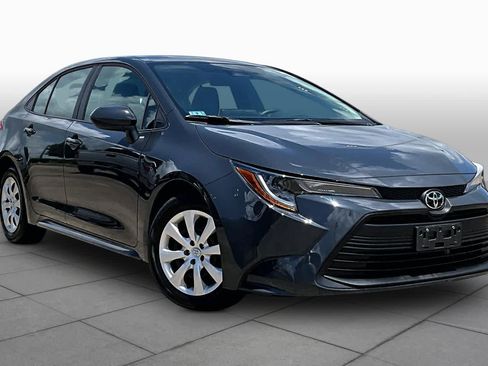 Used 2025 Toyota Corolla LE FWD image 3