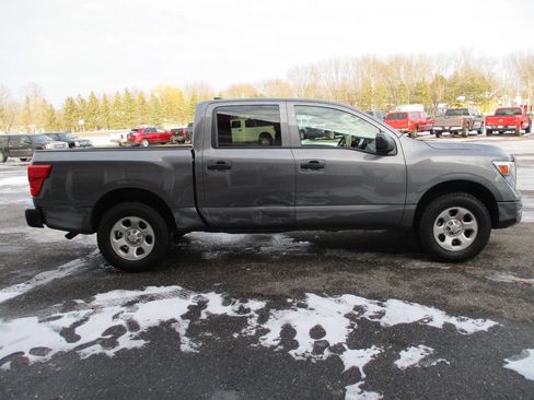 Used 2023 Nissan Titan S image 10