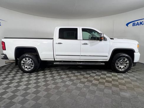 Used 2015 GMC Sierra 2500 Denali w/ Duramax Plus Package AWD/4WD image 7