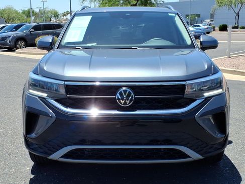 Certified 2023 Volkswagen Taos SE FWD image 2