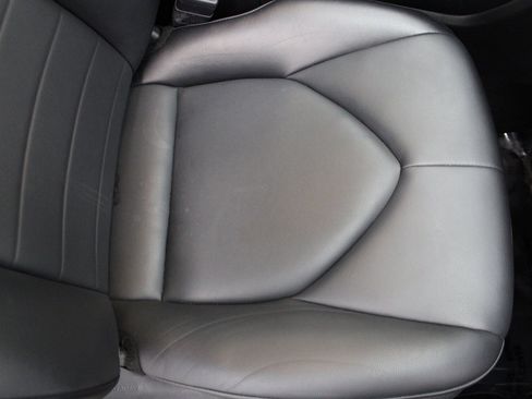 Used 2021 Toyota Highlander XLE image 31