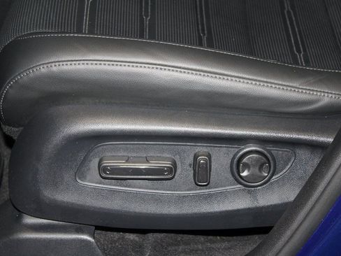 Used 2025 Honda CR-V EX-L image 13