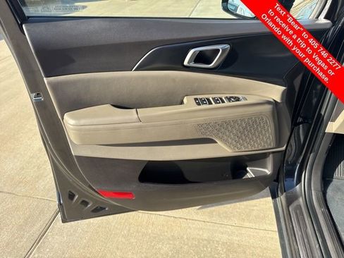 Used 2025 Kia Carnival image 16