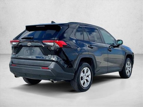Used 2021 Toyota RAV4 LE FWD image 2