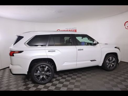 Used 2025 Toyota Sequoia Capstone AWD/4WD image 16