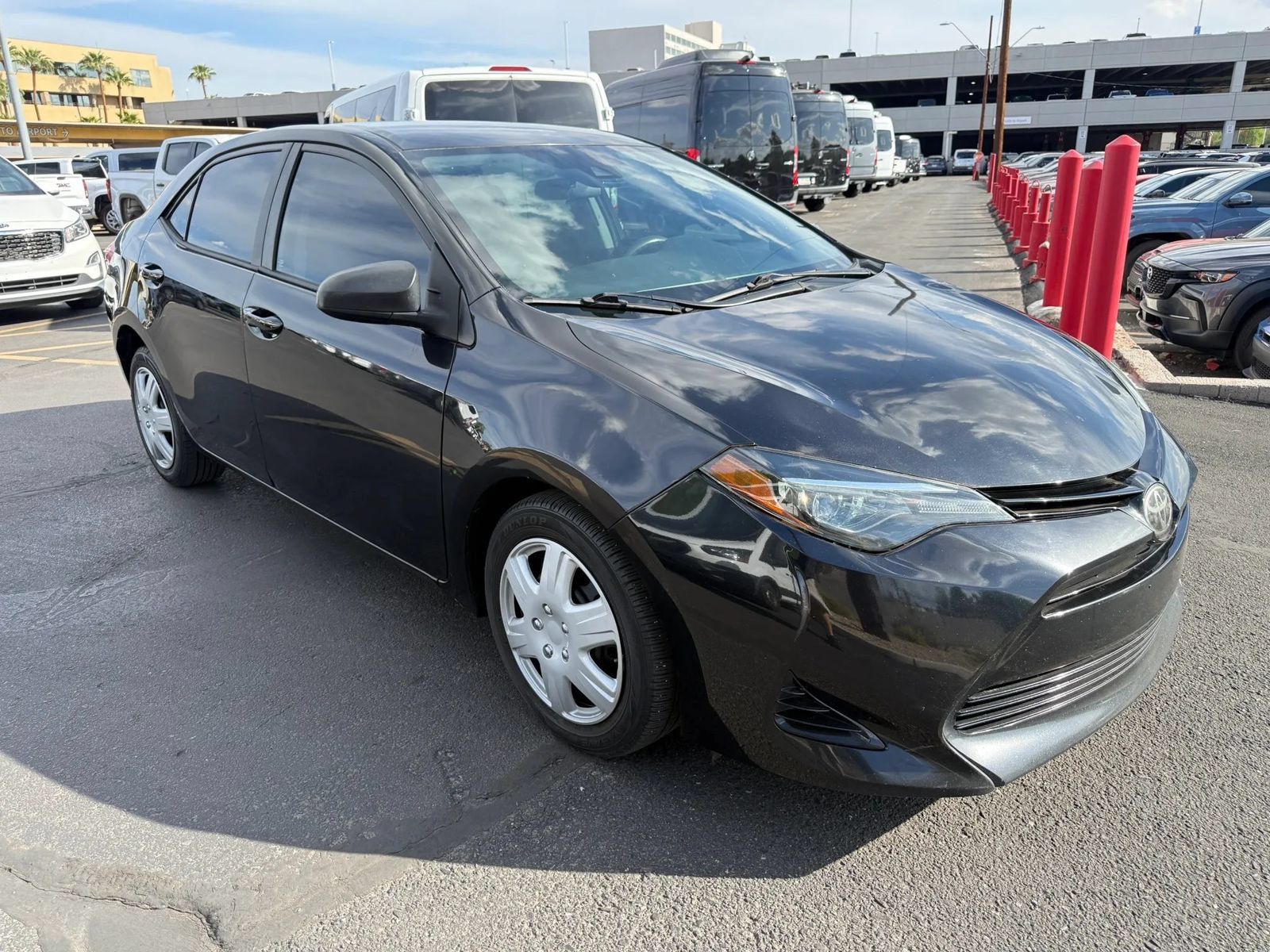 Used 2018 Toyota Corolla LE FWD image 3