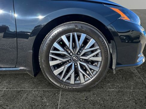 Used 2024 Nissan Altima 2.5 SV w/ SV Premium Package image 9