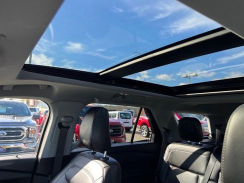 Certified 2022 Ford Explorer XLT w/ Equipment Group 202A image 10