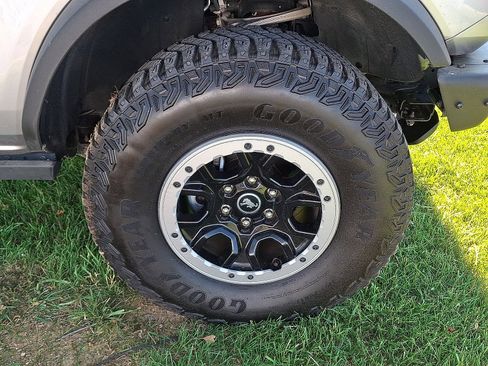 Used 2022 Ford Bronco Badlands w/ Sasquatch Package AWD/4WD image 4
