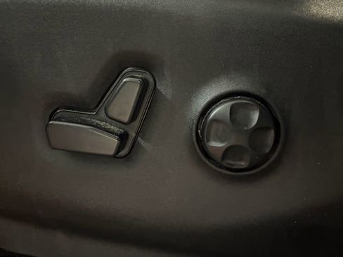 Used 2017 Chrysler Pacifica Touring Plus w/ Tire & Wheel Group image 6