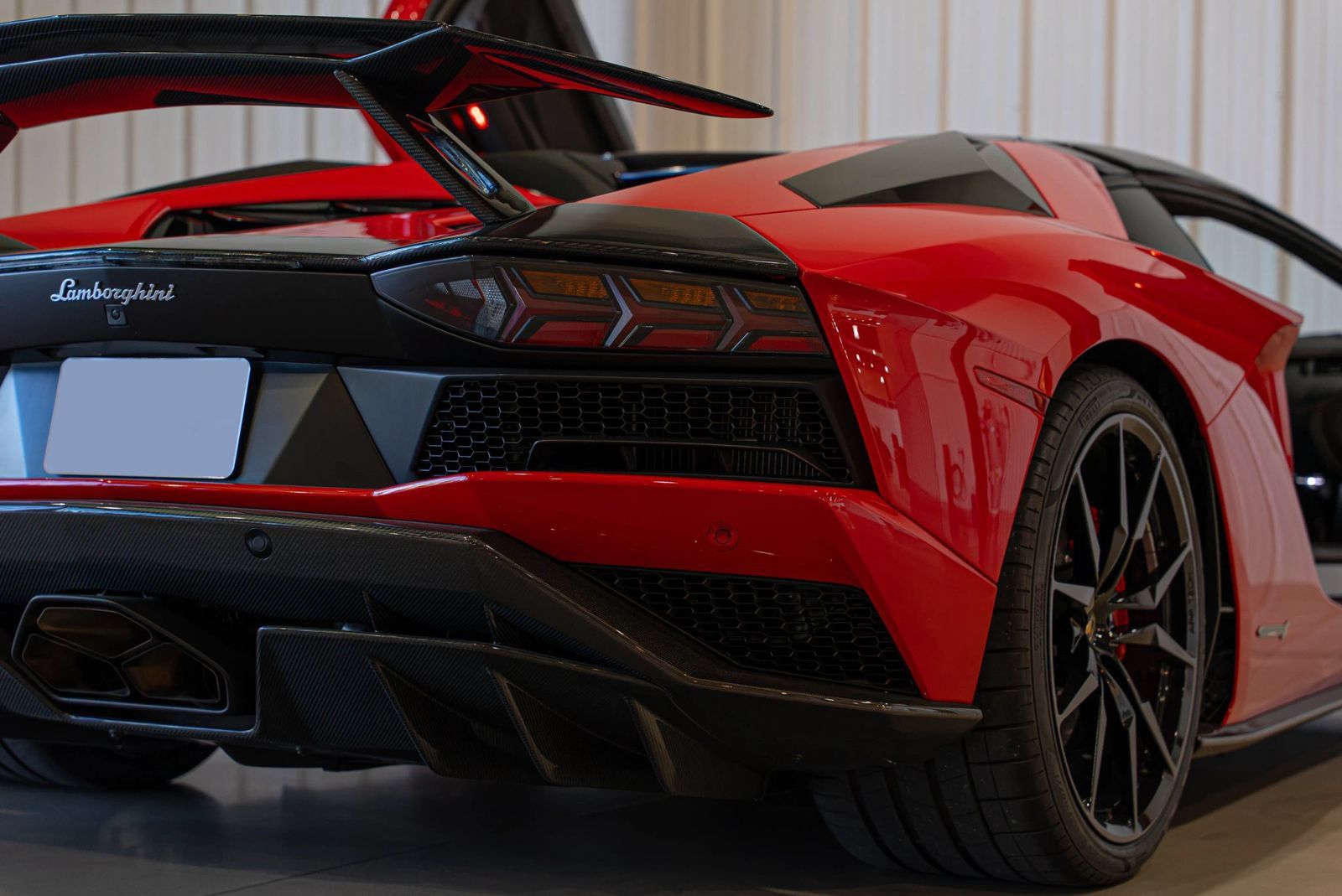 Used 2018 Lamborghini Aventador S AWD/4WD image 28