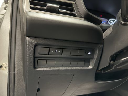 Used 2024 Mitsubishi Outlander SE AWD/4WD image 16