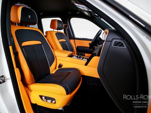 Certified 2025 Rolls-Royce Cullinan Black Badge AWD/4WD image 34