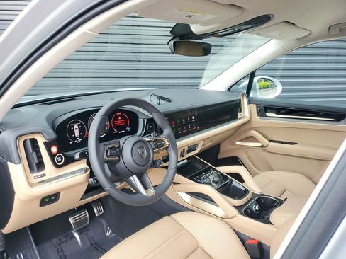 New 2025 Porsche Cayenne Turbo image 4