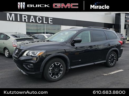 Used 2020 Nissan Pathfinder SL image 1