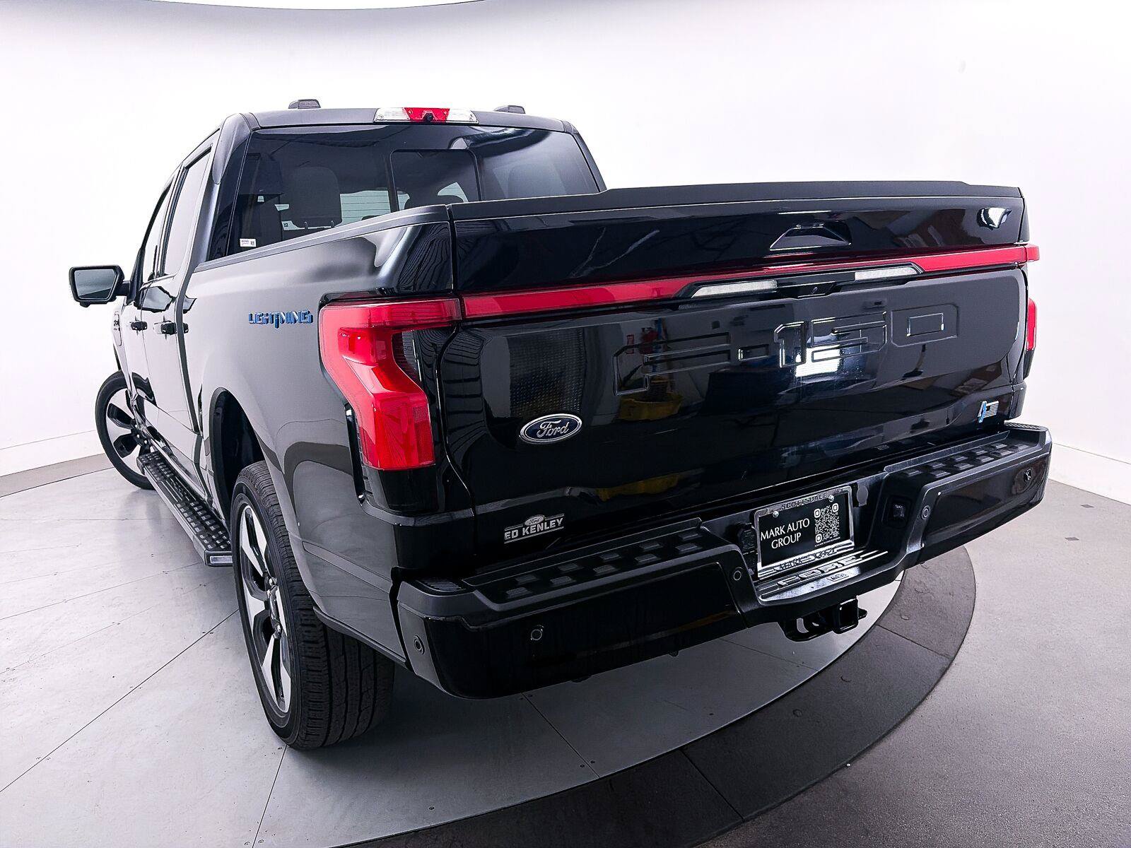 Used 2023 Ford F150 Lightning Platinum AWD/4WD image 4