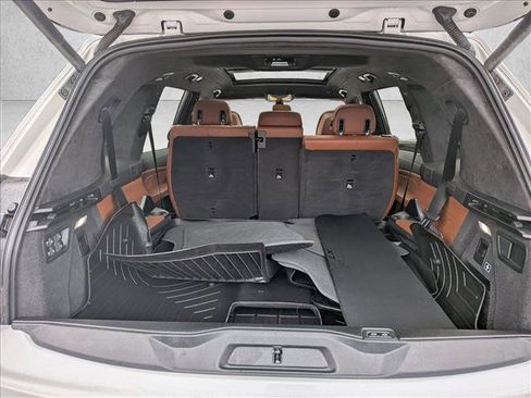 Used 2022 BMW X7 M50i image 6
