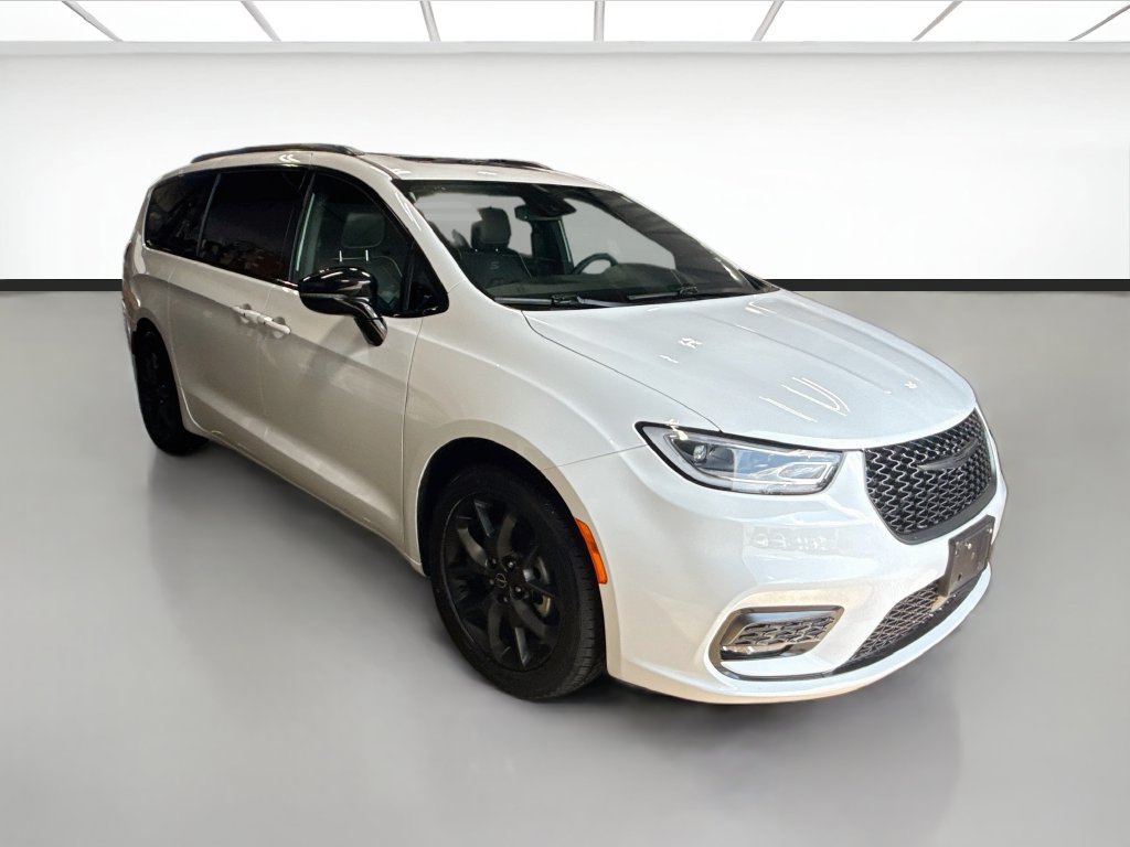 Used 2025 Chrysler Pacifica Limited FWD image 3