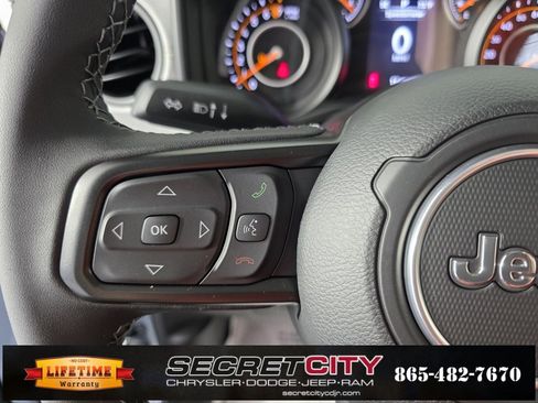 New 2025 Jeep Gladiator Sport image 16