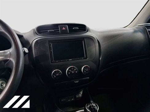 Used 2014 Kia Soul FWD image 30